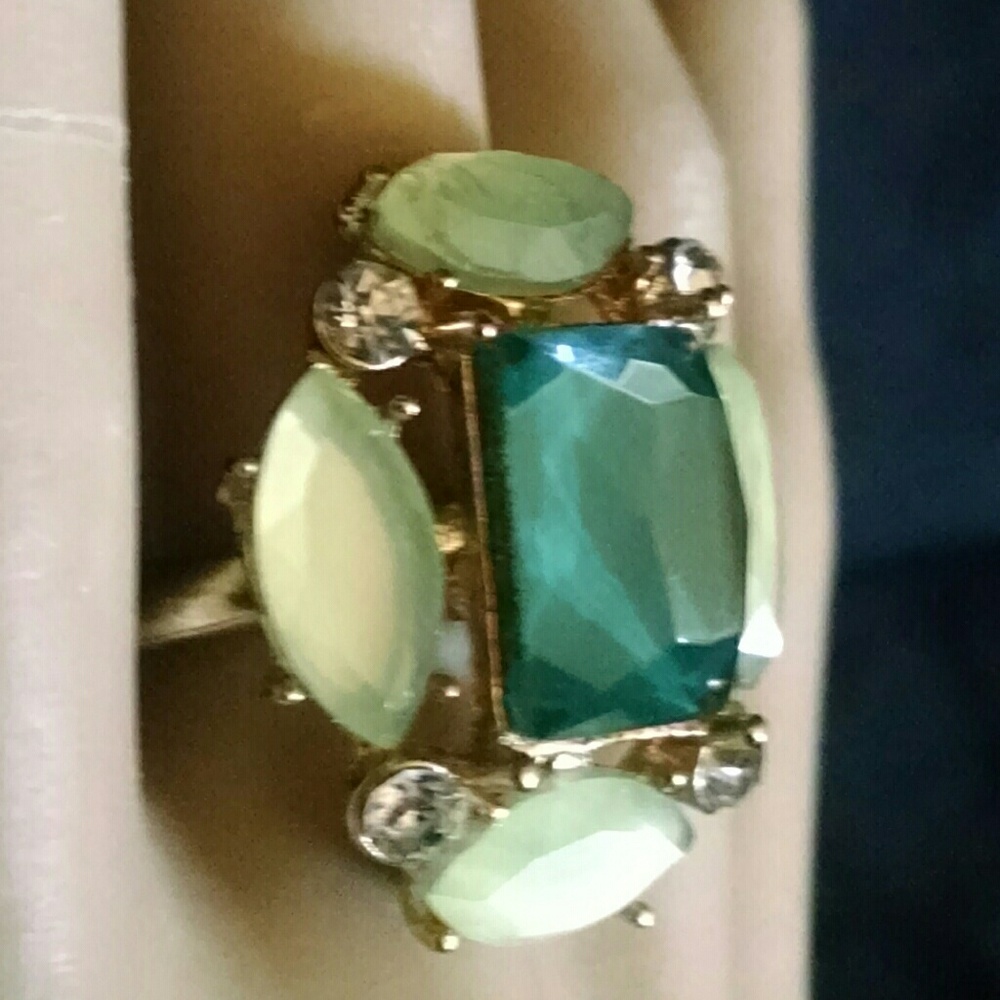 Beautiful ring - Picture 4 of 5